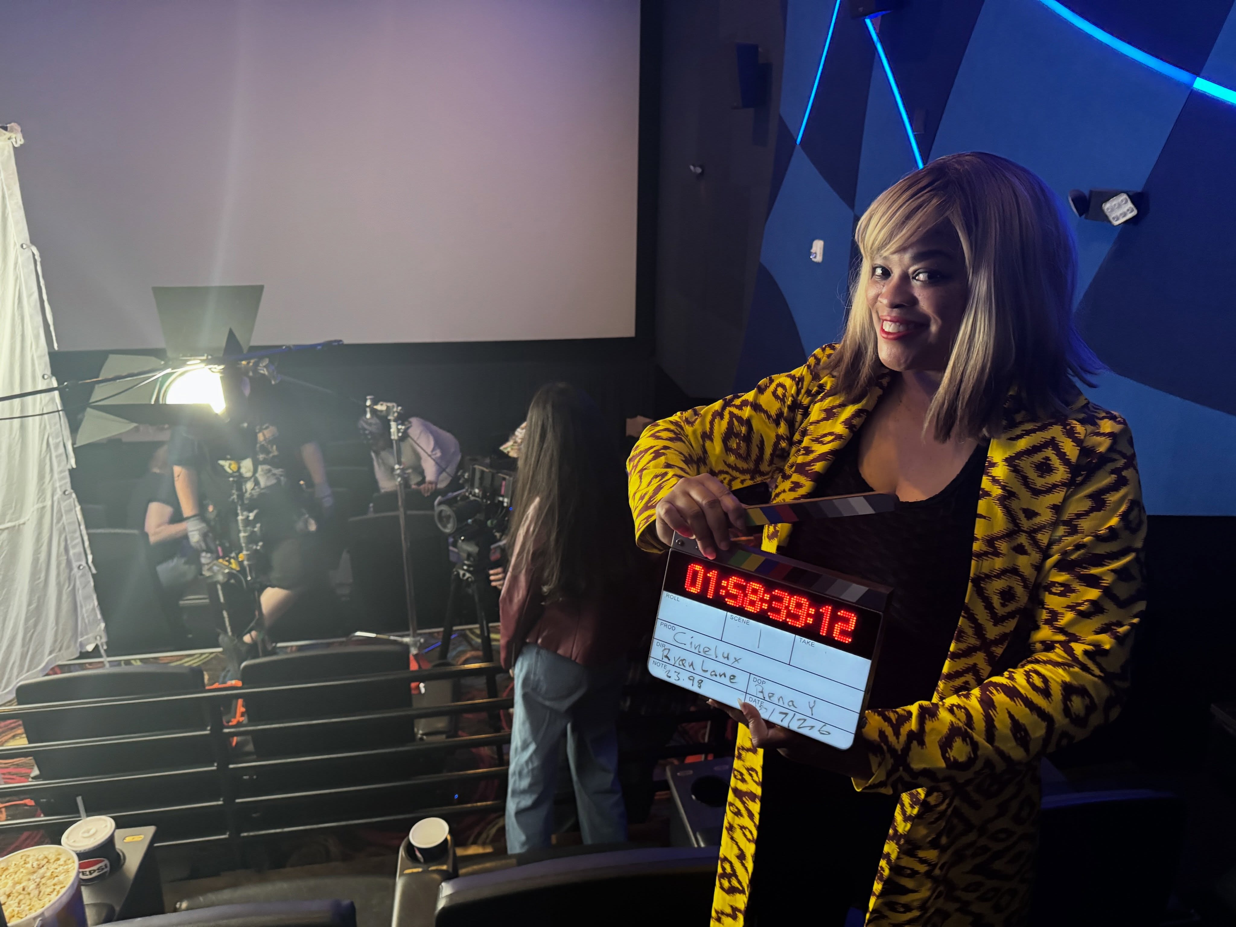 Bay Area girl, Australian accent! 🎬🇦🇺 On set today filming a commercial for CineLux Theatres, playing an Australian actress. Y’all know I love stepping into a new character—and this one is FUN! 💛
A little behind-the-scenes moment before the cameras roll. Can’t wait for you to see it! 🍿✨